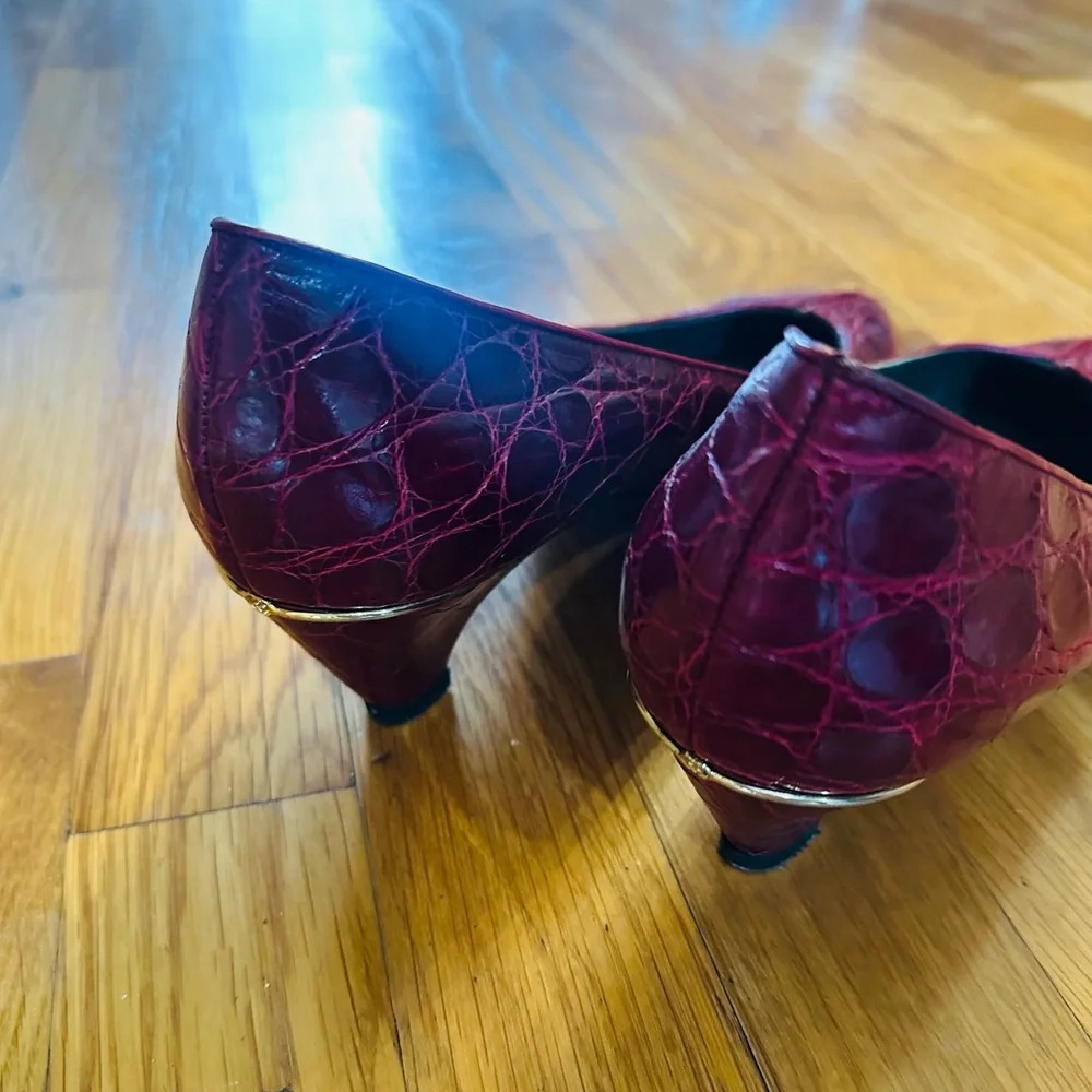 Gucci red Croc-Embossed Heels - Picture 2 of 6